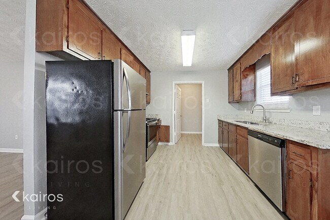 Photo - 200 Deer Pkwy