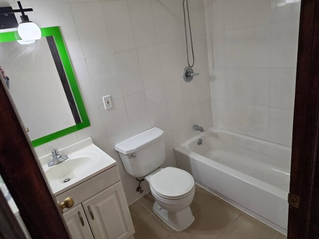 Photo - 40-14 194th St Unidad 3rd fl