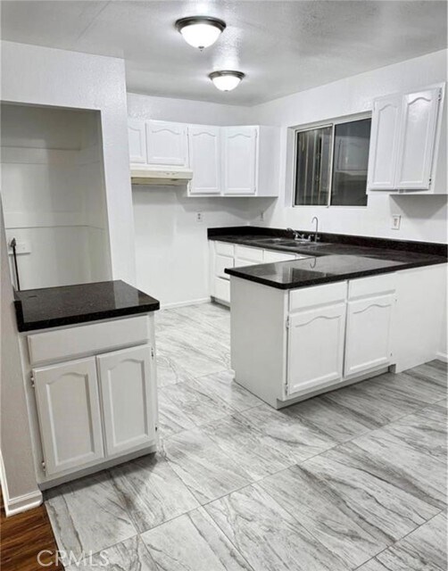 Photo - 822 E 87th St