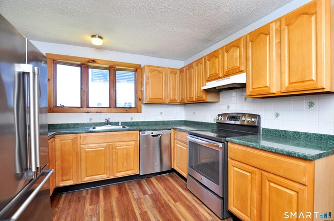 Photo - 90 Niles Rd