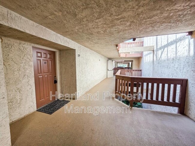 Building Photo - 1030 E Washington Ave Unit #119