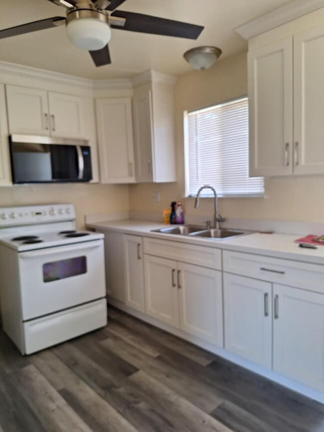 Kitchen - 6931 N El Dorado St Unit 1