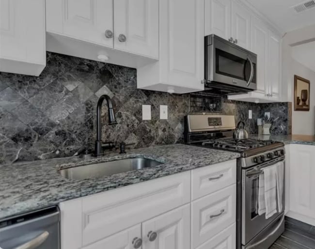 Photo - 908 Woodcliff Dr