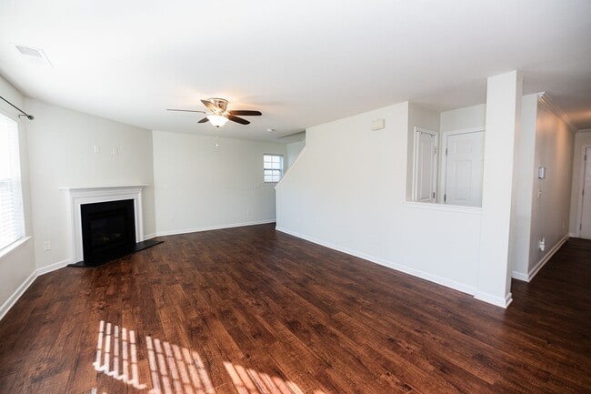 Photo - Beautifully 4-bedroom, 2.5-bathroom spacio...