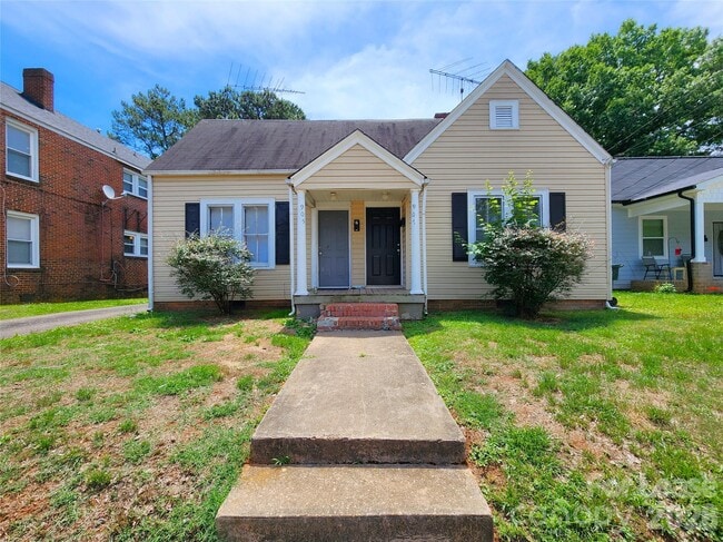 Photo - 907 S Jackson St