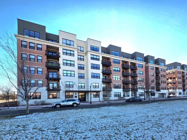 Photo - 737 Swann Ave