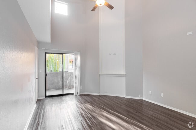 Townhome - 1,100SF - Living Room - Waterford Apartments