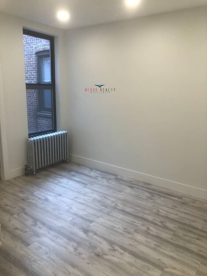 Photo - 30-74-74 45th St