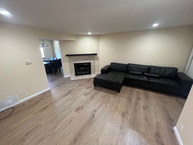 Photo - Beautiful 3 bed 2.5 bath Townhouse in Campbell with AC. This is a must see.