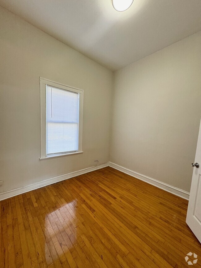 Building Photo - 2200 W 37th St Unit 1 Rental