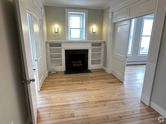 Building Photo - Top-notch and elegant apartment