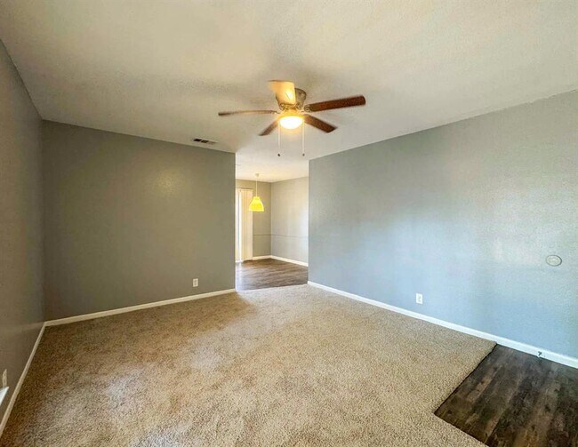 Photo - 1010 N Meadows Dr