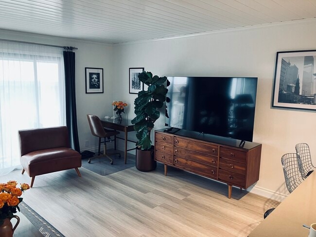Family Room and Work Space - 2698 Spyglass Dr Unit 10