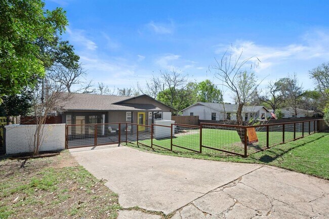 Photo - 3203 S Oak Dr