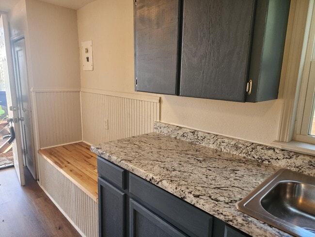 215 SE 38th St