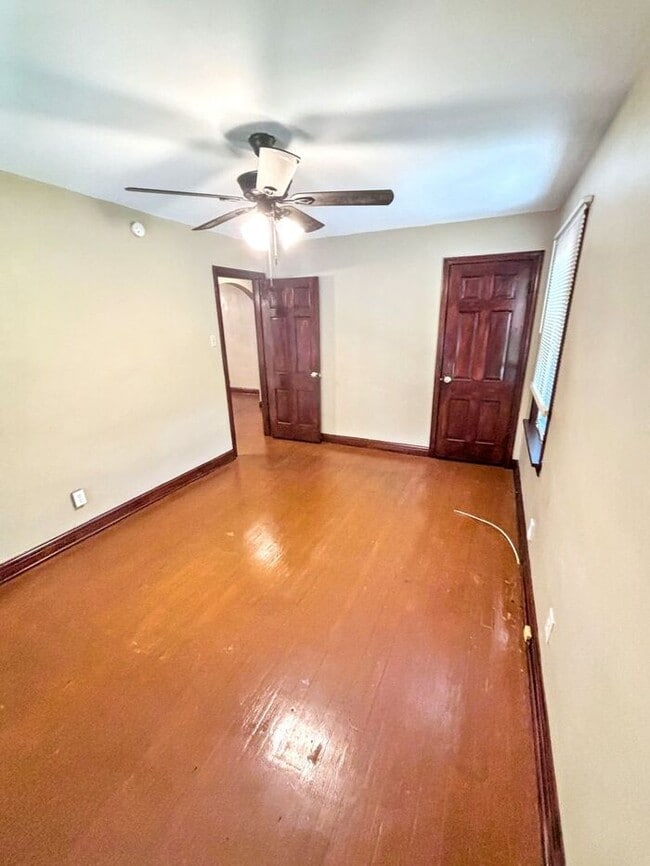 Photo - 10025 Sheldon Dr