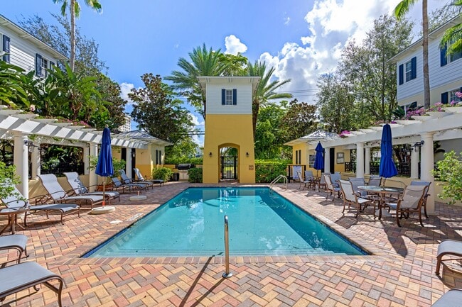 Building Photo - 1970 S Dixie Hwy Unit # R2