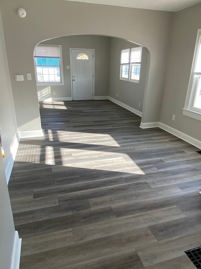 Photo - 2036 Singleton St