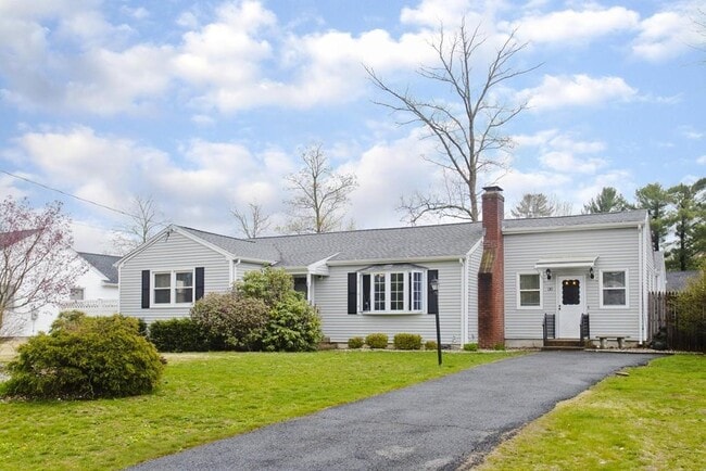 Photo - 130 Woodcrest Rd House