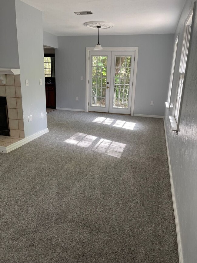 Photo - Spacious 2/2 with 2 Car Garage and W/D Hoo...