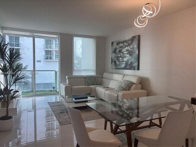 Photo - 253 NE 2nd St Unidad 1204
