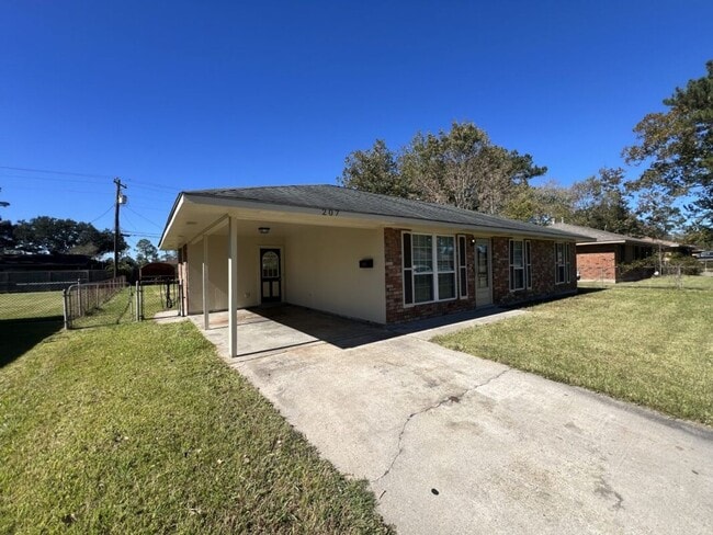 Building Photo - Beautiful 3-Bedroom, 1.5-Bath Home in Bake...