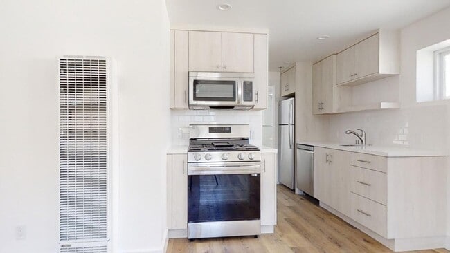 Photo - Brand New 2-Bedroom / 2-Bath on the Avenues in Redondo Beach! Unidad 1019 S Juanita Ave