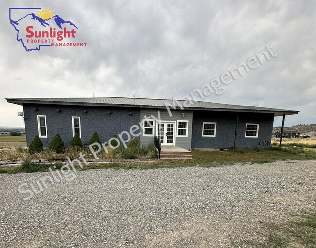 Spacious 4-Bed, 3-Bath Retreat with Expansive 4819 Sq Ft in Park City, MT