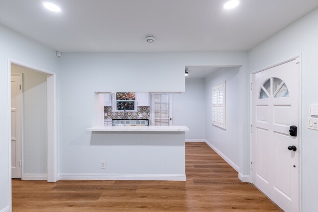 Photo - 817 Vernon Ave