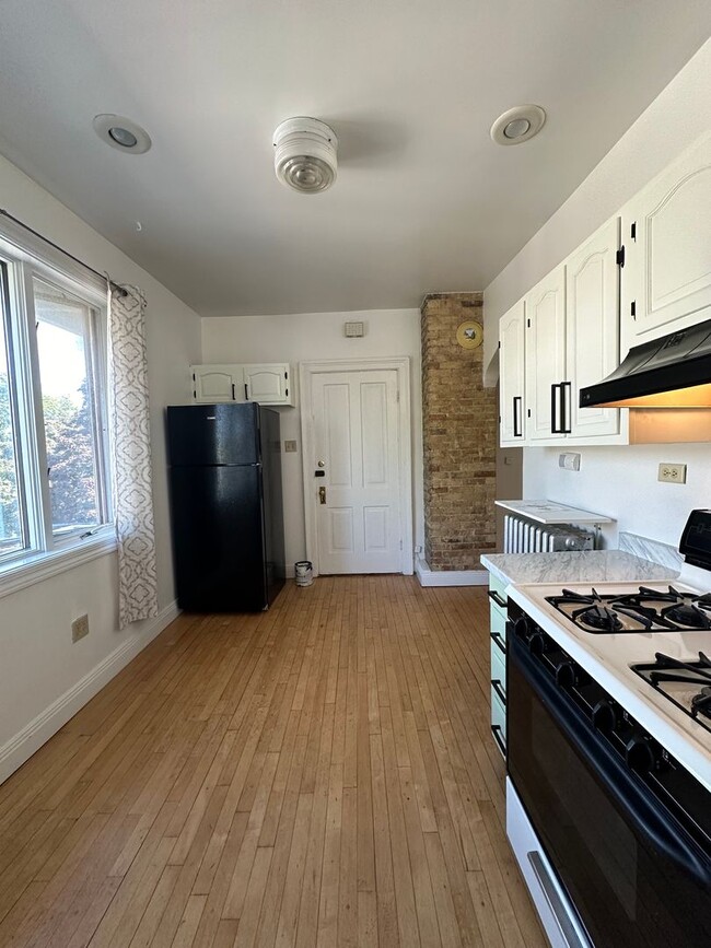 Photo - 1531 N Jackson St Unidad 1531 N Jackson St Upper Front