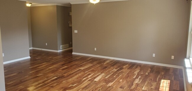 Photo - 3 bd, 2 ba house, E Columbia, quick access to I-70, plank flooring and carpet, fenced/shed