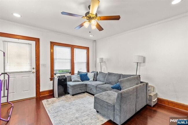 139 Van Ave