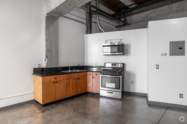 Studio - 1,480SF - Kitchen - WM Lofts