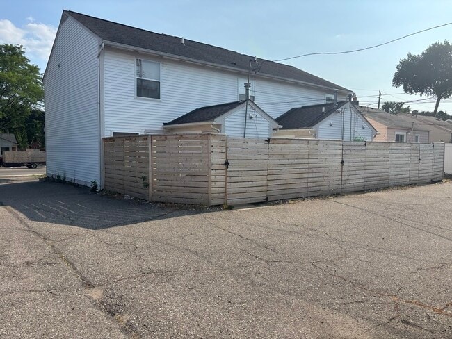 Photo - 1493 E 14 Mile Rd