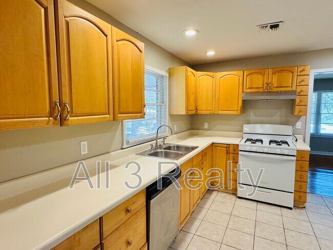 Photo - 3346 Vermont Dr