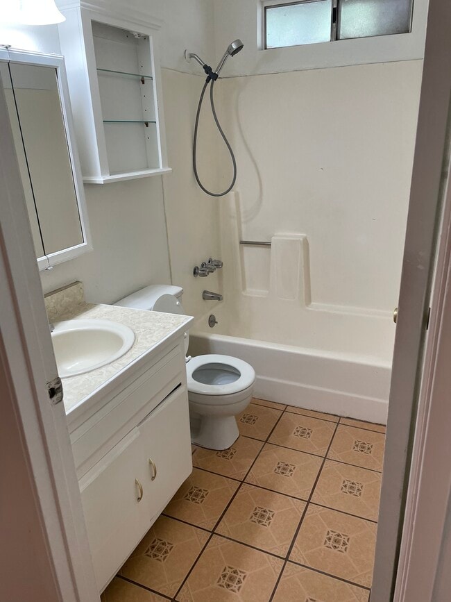 Bathroom - 218 Woodrow Ave Unit A