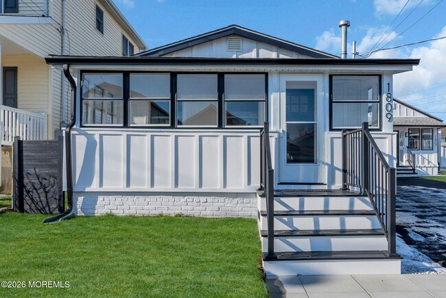 Photo - 1807-1809 Laurel Terrace