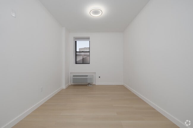 2BR, 2BA - 1,005SF Bedroom