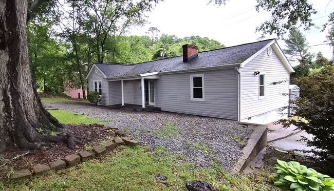 Building Photo - For Rent: Three Bedroom House in Easley SC!
