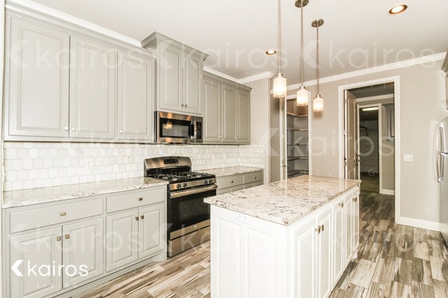 Photo - 7305 Mosley St