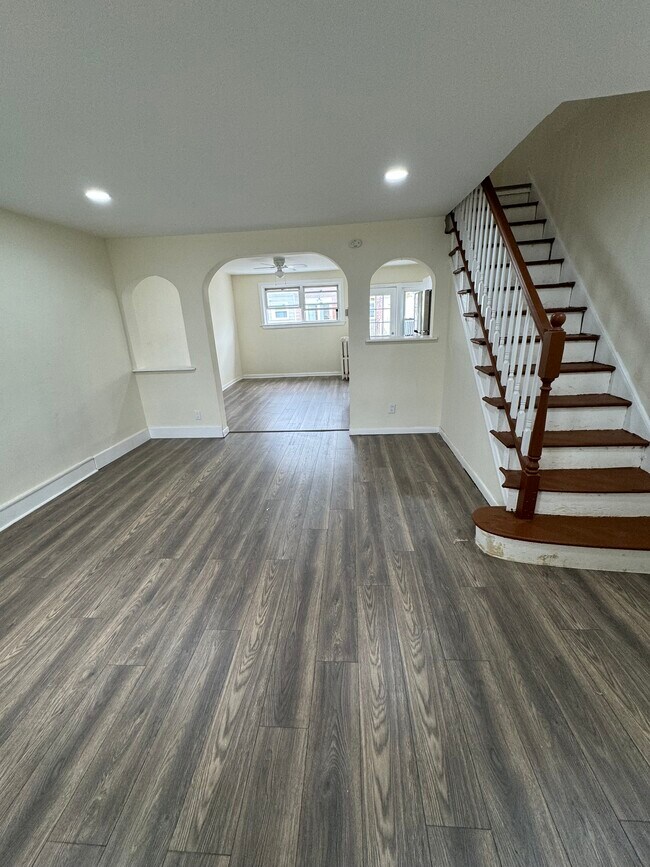 Photo - 7101 Radbourne Rd