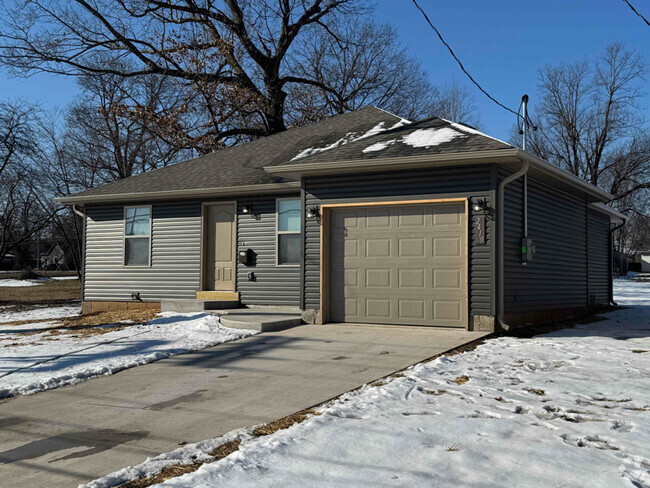 Building Photo - 2419 N Campbell Ave Rental