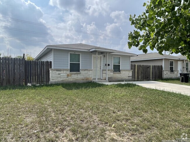 Building Photo - 207 Carranza St Rental