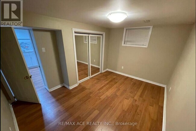Photo - 46 Mossbank Dr