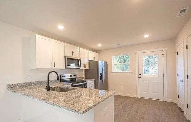 1038 12th St NE Unit -