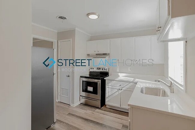 Photo - 4202 Snellings Dr