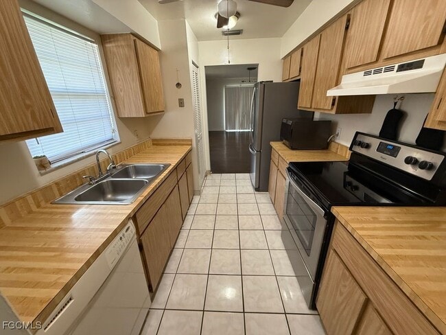 Photo - 2504 Lakeview Dr