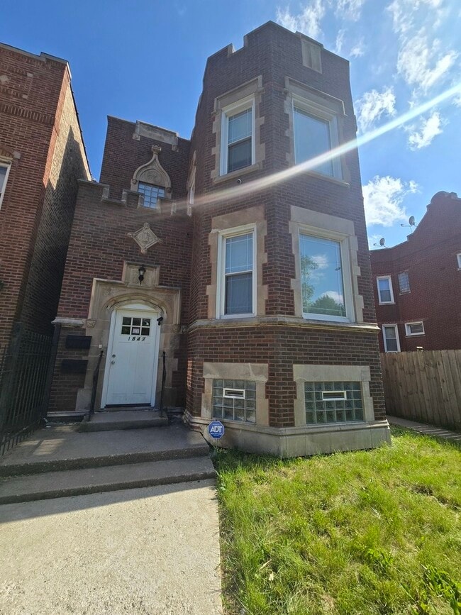 Building Photo - 1847 W Garfield Blvd