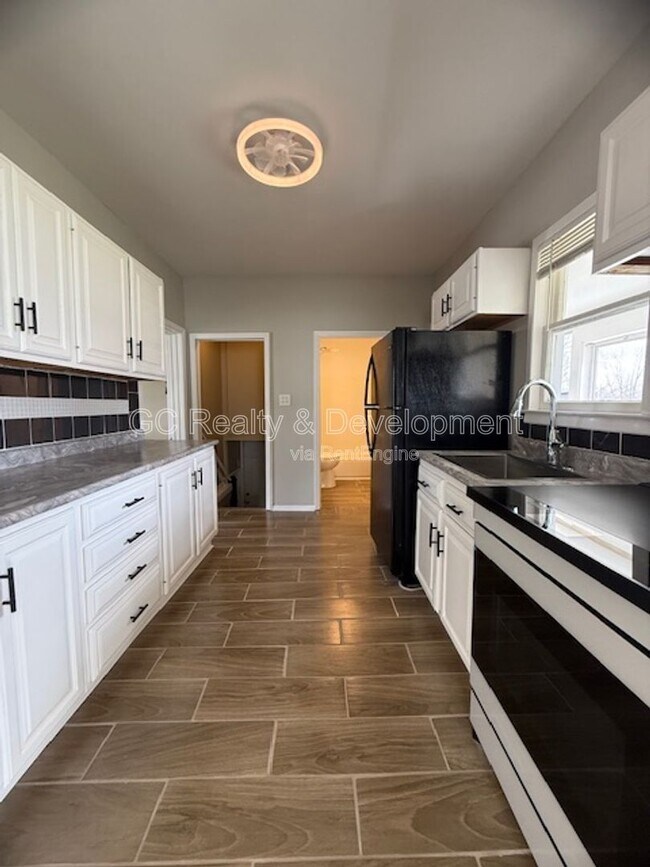 Photo - 101 S La Fox St