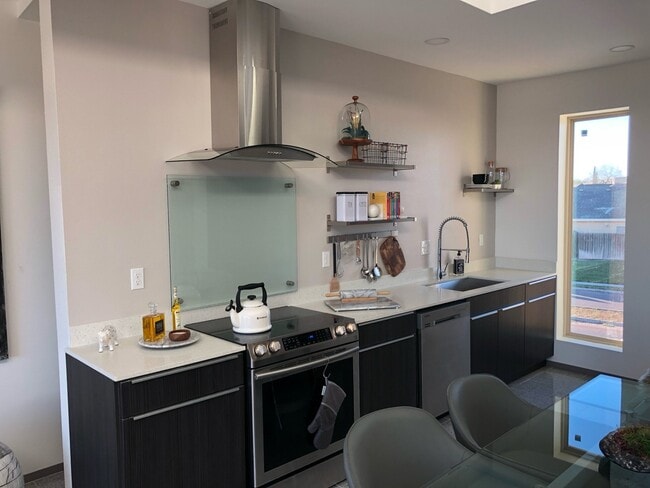 Photo - Lakeview Apartments